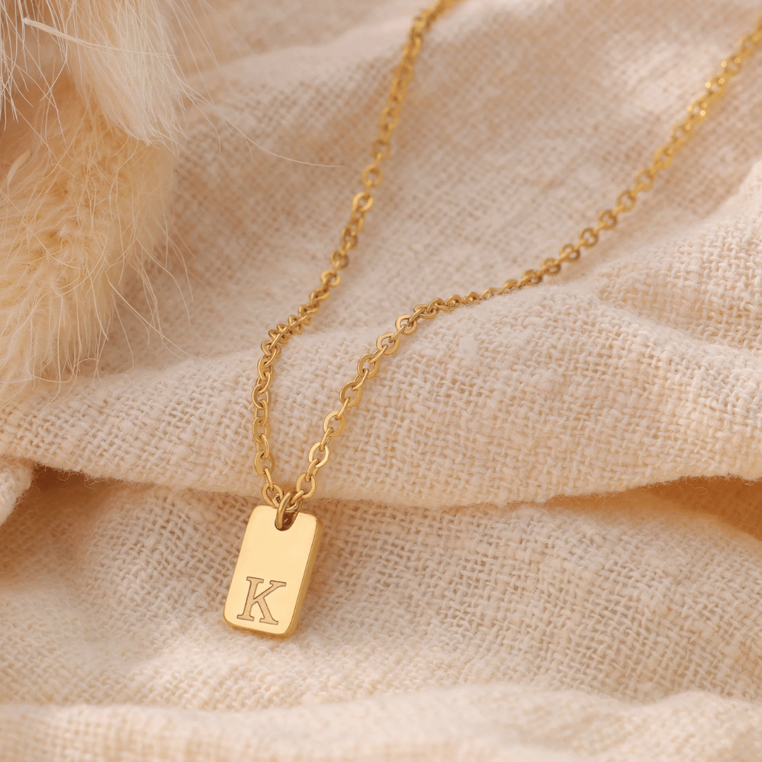 Colar Minimalista com Inicial - Banhado em Ouro 18k