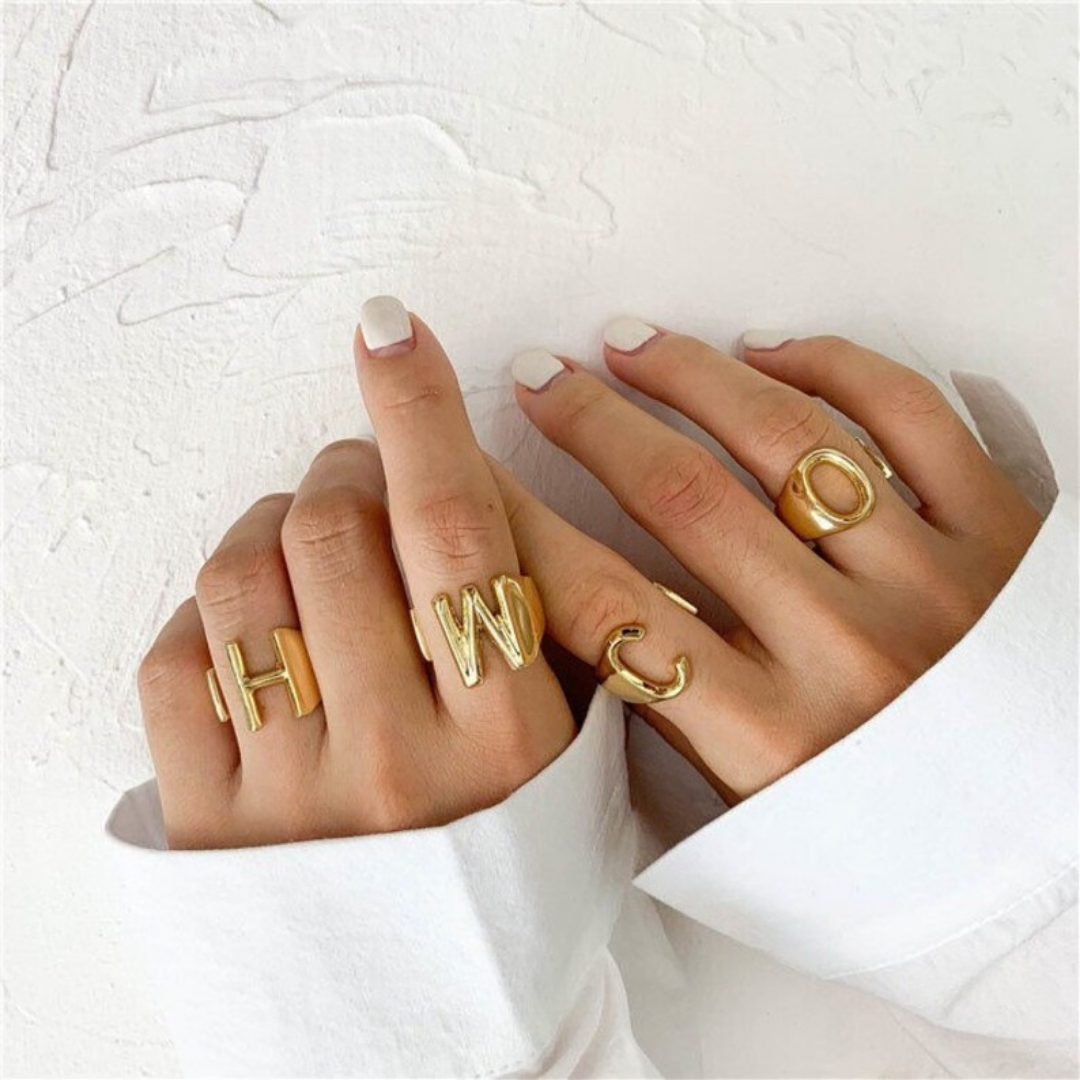 Anel Estilo com Iniciais Banhado em Ouro 18K Ajustável