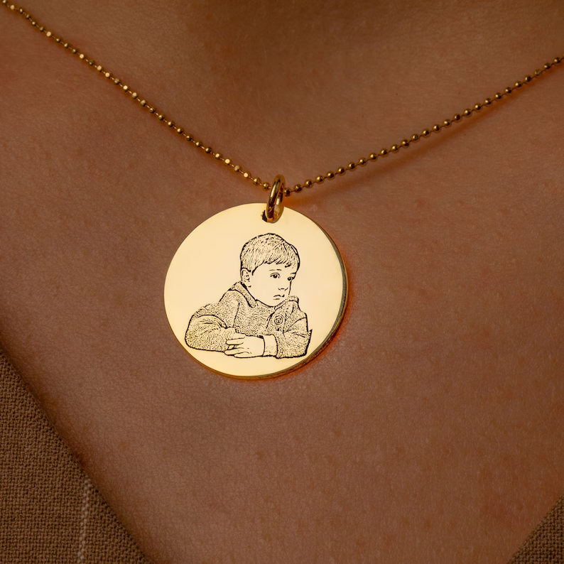 Luz Amor | Colar com foto no pingente | Banhado em Ouro 18K