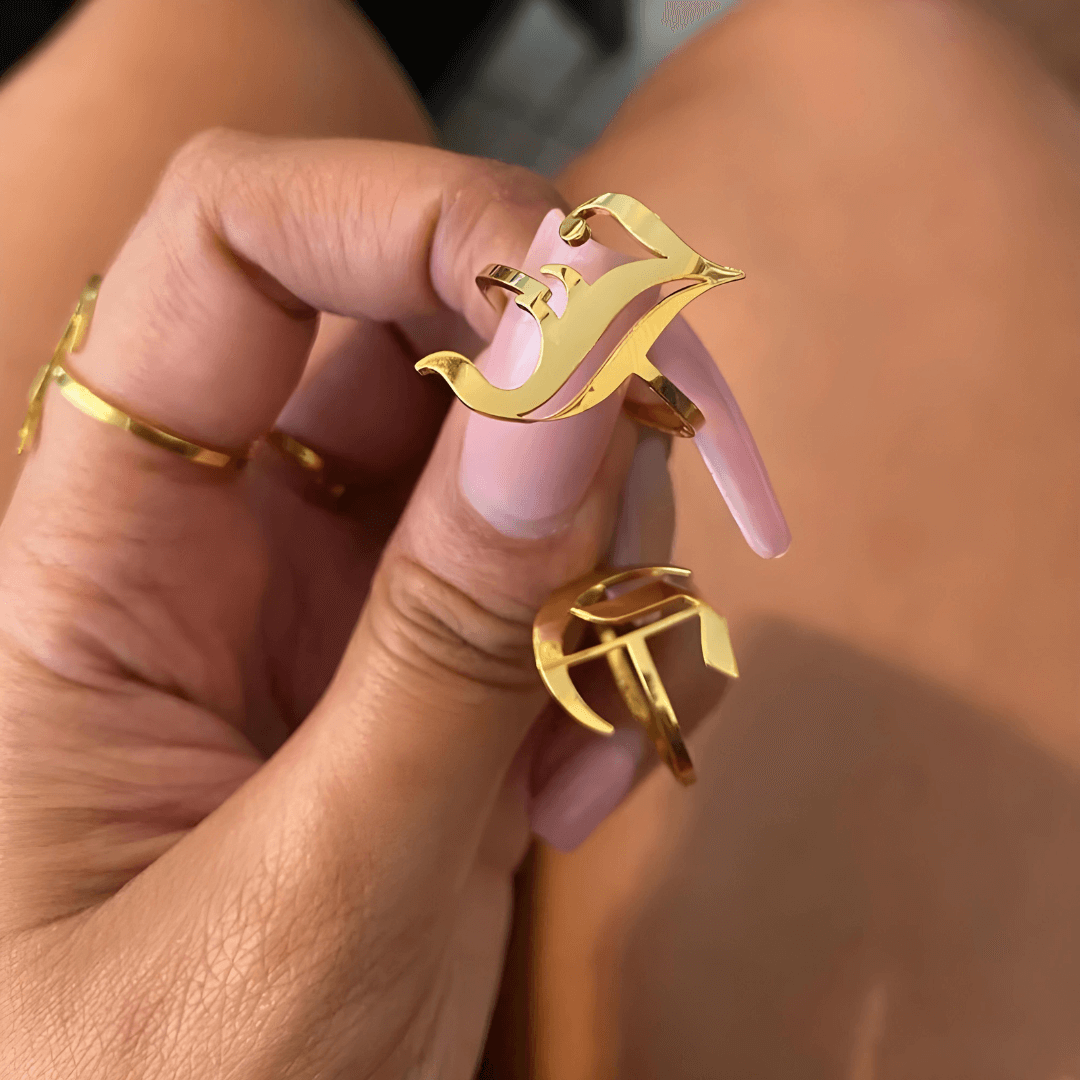 Anel Elegance Inicial - Sua Marca Pessoal - Banhado em Ouro 18K