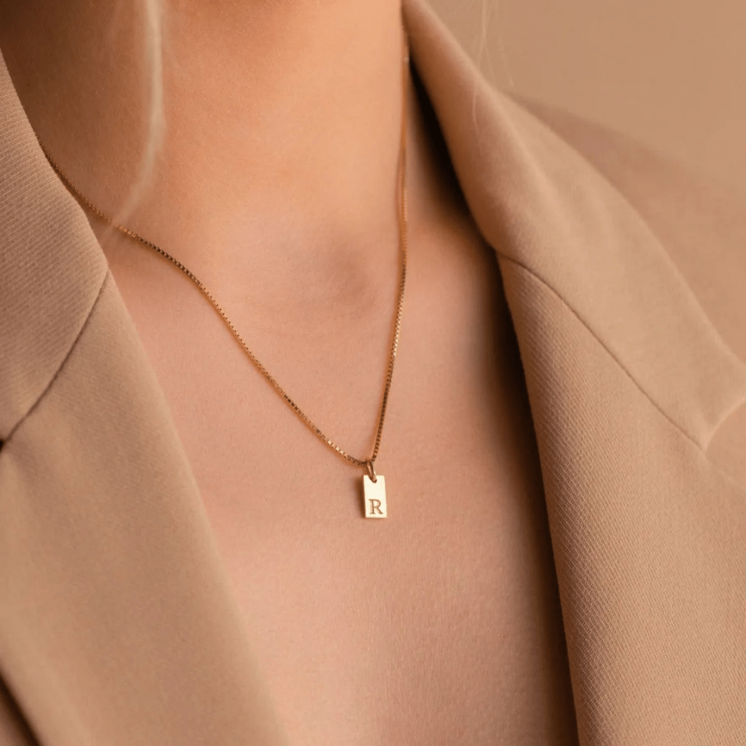Colar Minimalista com Inicial - Banhado em Ouro 18k