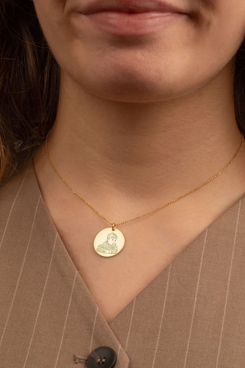 Luz Amor | Colar com foto no pingente | Banhado em Ouro 18K
