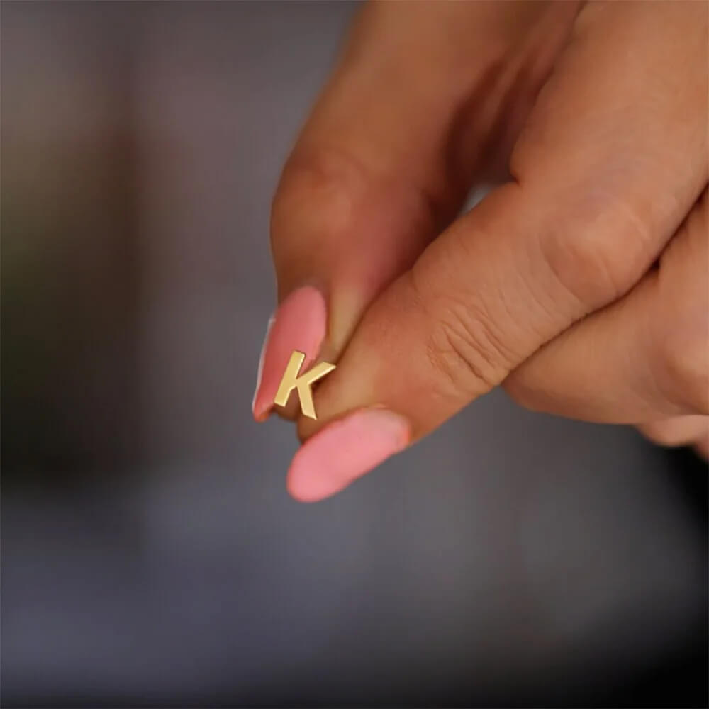 Brincos Minimalistas com letra Iniciais | Banhado em Ouro 18k