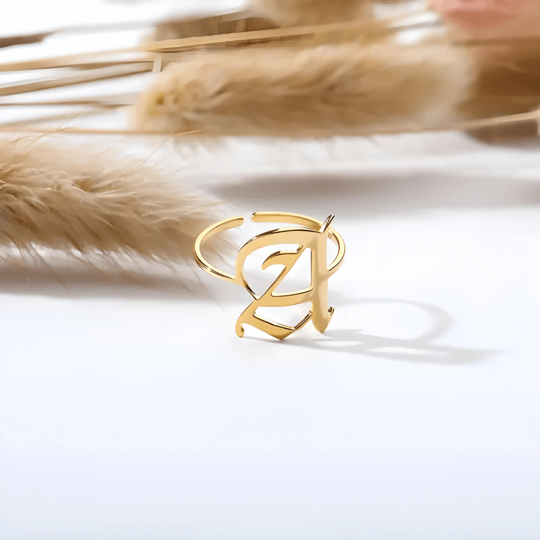 Anel Elegance Inicial - Sua Marca Pessoal - Banhado em Ouro 18K