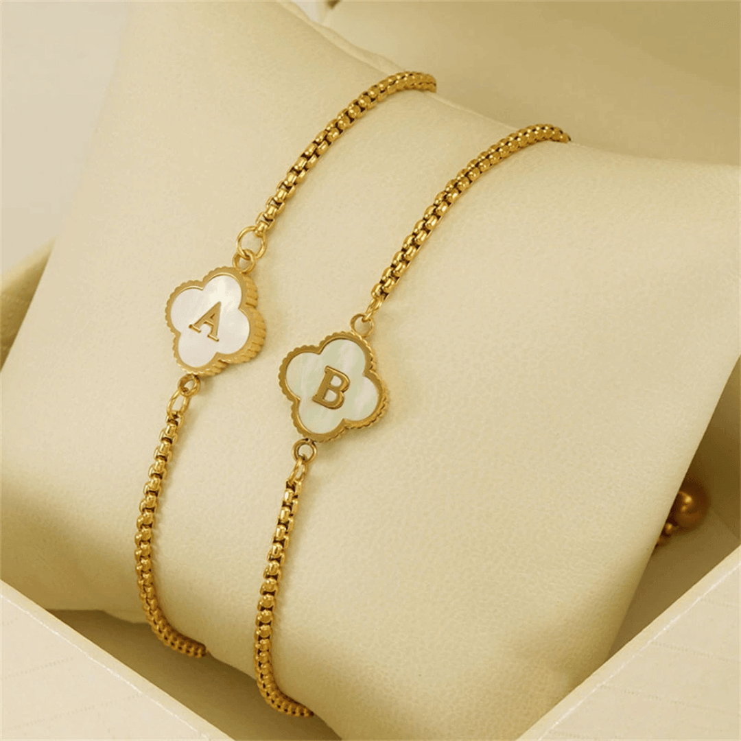 Pulseira de Trevo com Inicial - Banhado em Ouro 18K
