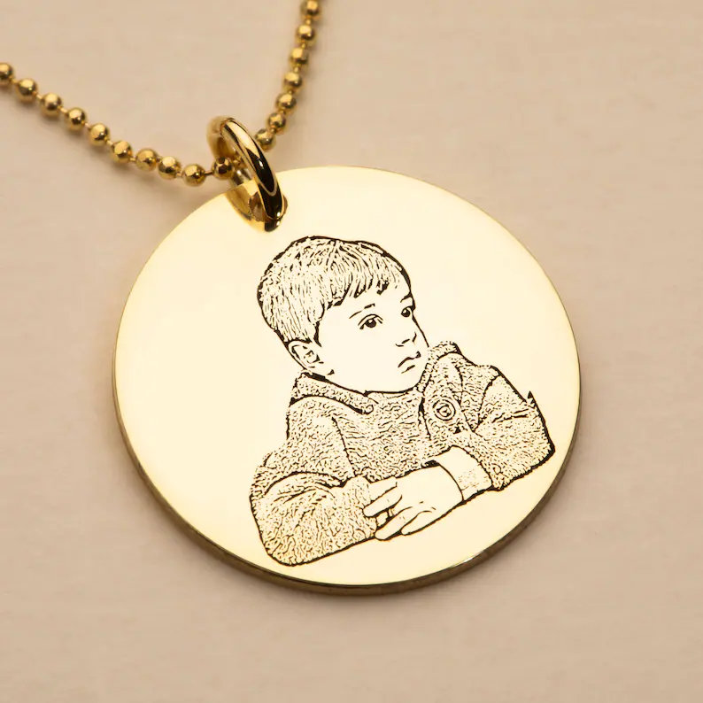 Luz Amor | Colar com foto no pingente | Banhado em Ouro 18K