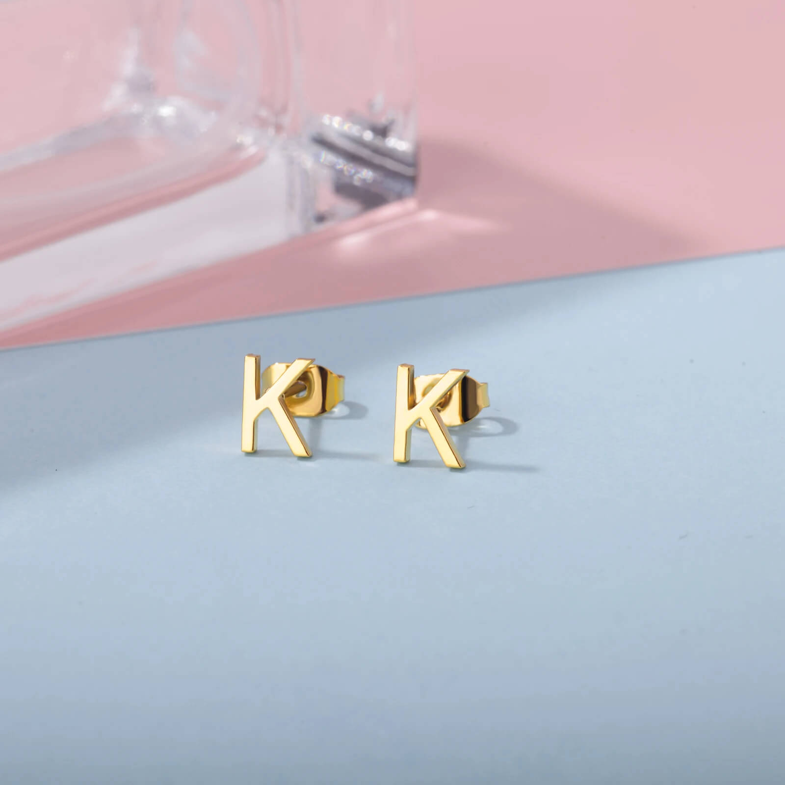 Brincos Minimalistas com letra Iniciais | Banhado em Ouro 18k