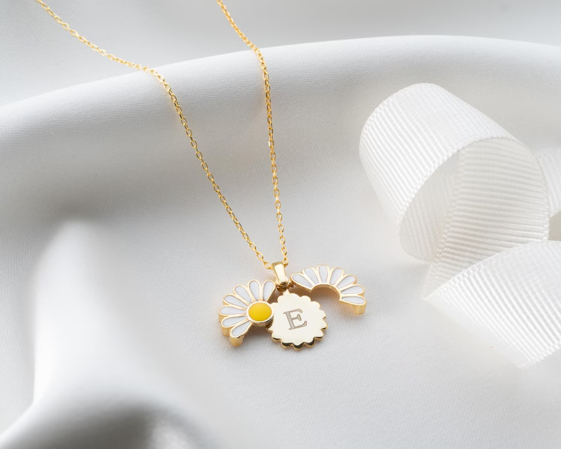 Colar FlorLuz | Pingente de Margarida em Prata 925 com Nome Gravado