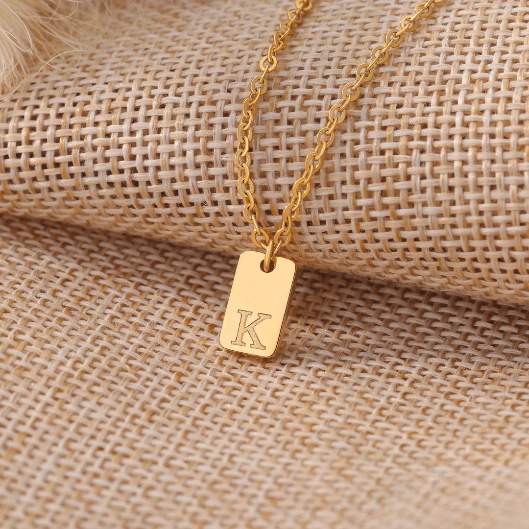 Colar Minimalista com Inicial - Banhado em Ouro 18k