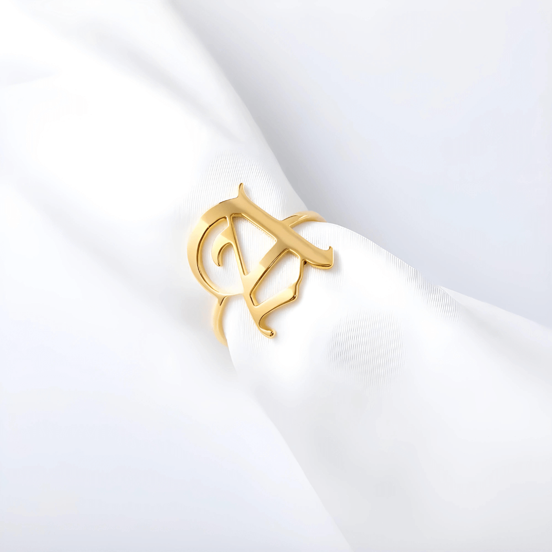 Anel Elegance Inicial - Sua Marca Pessoal - Banhado em Ouro 18K