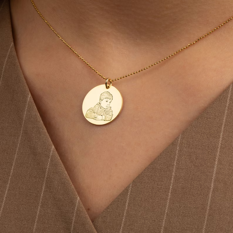 Luz Amor | Colar com foto no pingente | Banhado em Ouro 18K