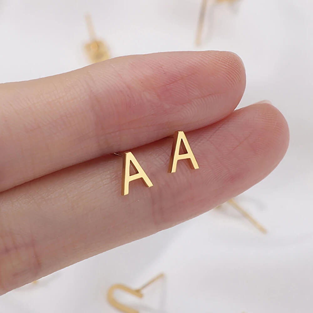 Brincos Minimalistas com letra Iniciais | Banhado em Ouro 18k