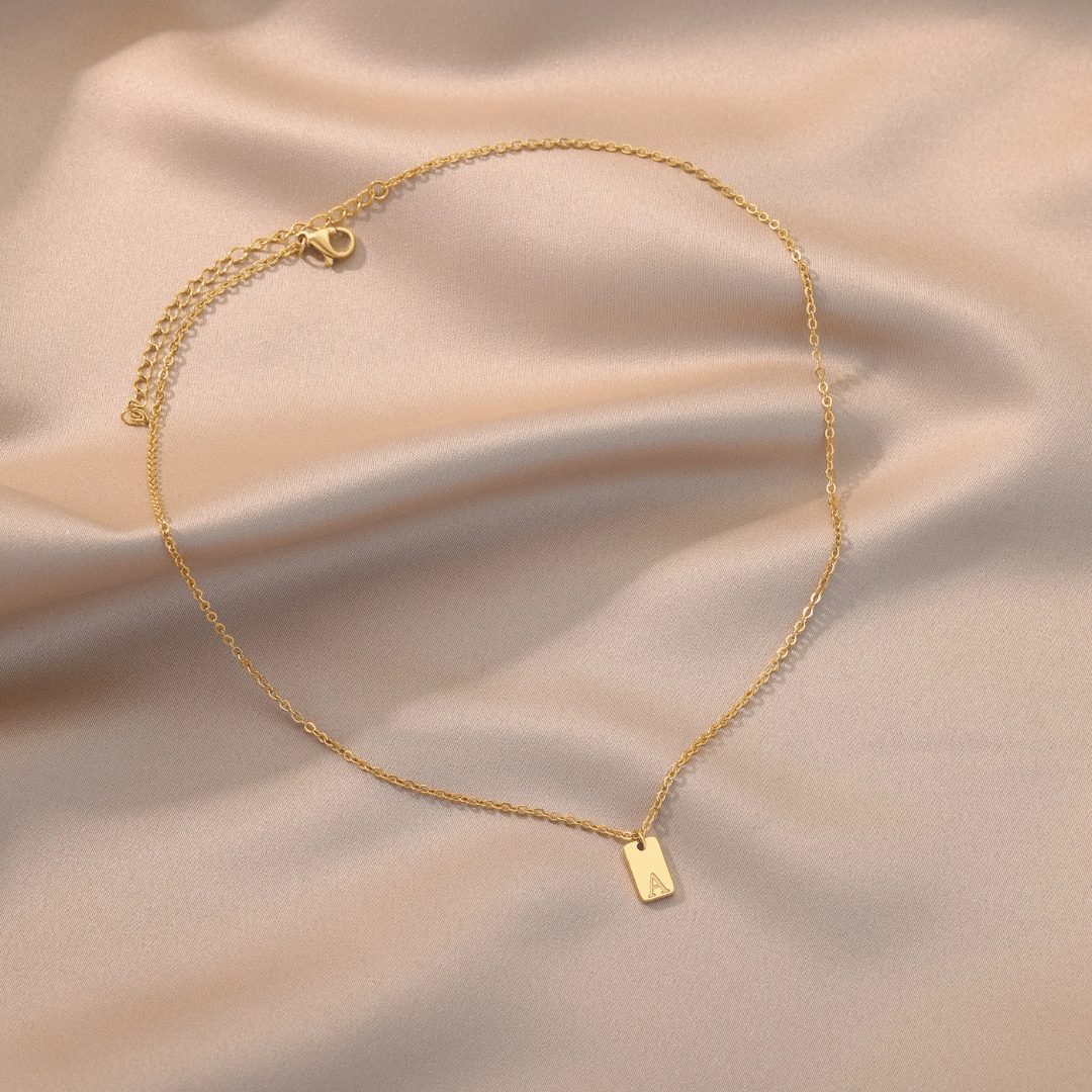 Colar Minimalista com Inicial - Banhado em Ouro 18k