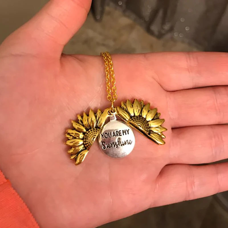 Colar + Medalhão "Meu Sol" | Banhado em Ouro 18k