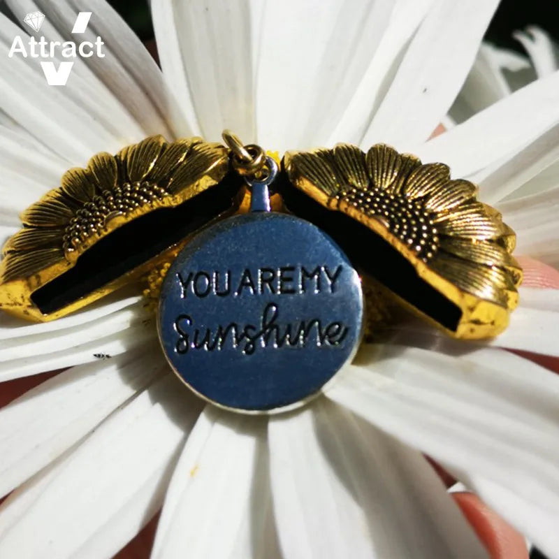 Colar + Medalhão "Meu Sol" | Banhado em Ouro 18k