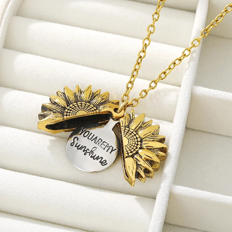 Colar + Medalhão "Meu Sol" | Banhado em Ouro 18k