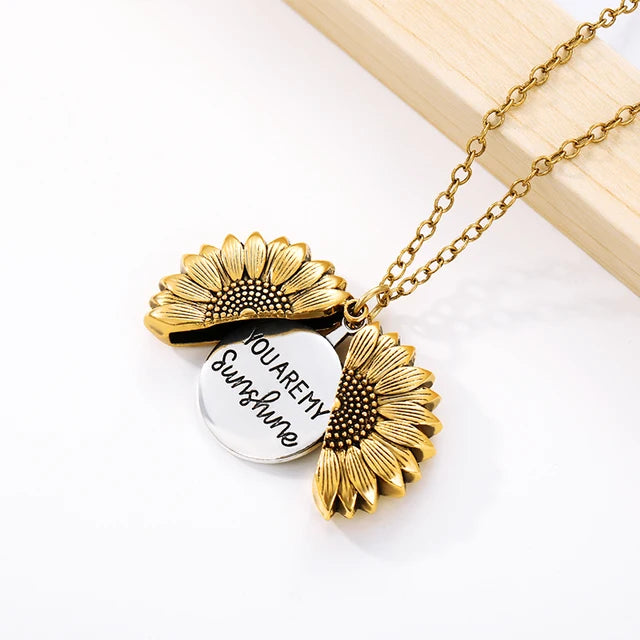 Colar + Medalhão "Meu Sol" | Banhado em Ouro 18k