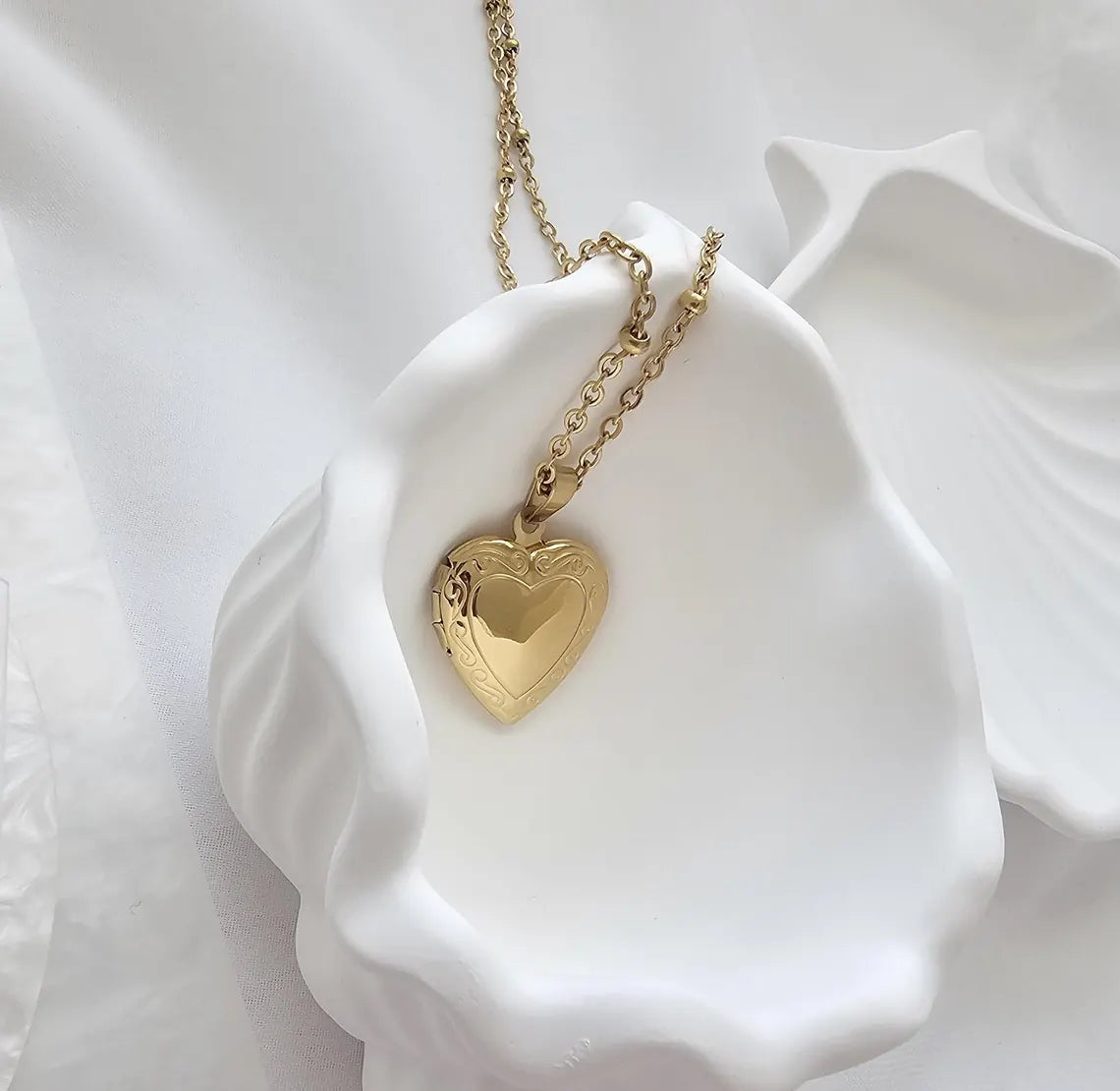 Relicário Coração Dourado | Banhado em Ouro 18K