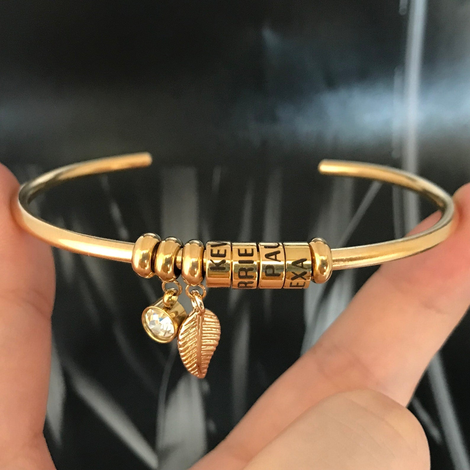 Pulseira Eternelle | Com Nome Gravado e Pingente de Asas