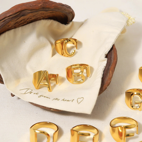 Anel Estilo com Iniciais Banhado em Ouro 18K Ajustável