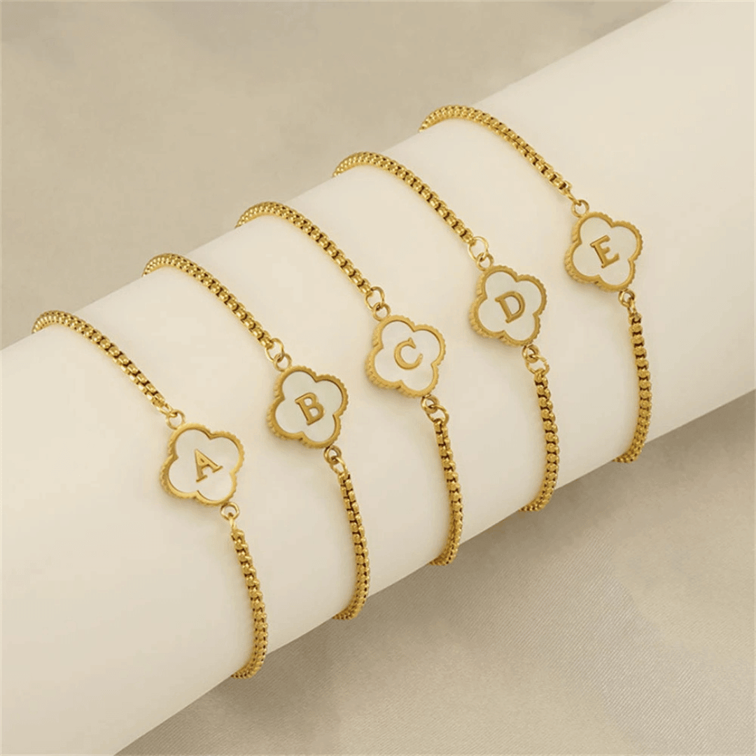Pulseira de Trevo com Inicial - Banhado em Ouro 18K