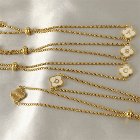 Pulseira de Trevo com Inicial - Banhado em Ouro 18K