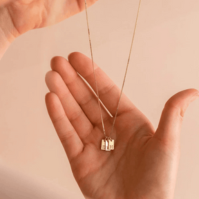 Colar Minimalista com Inicial - Banhado em Ouro 18k