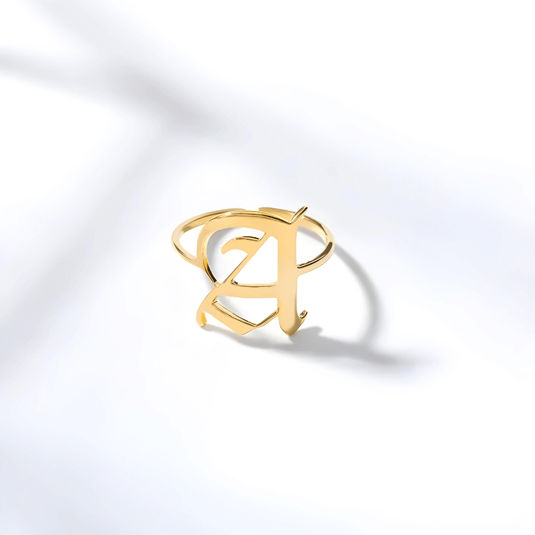 Anel Elegance Inicial - Sua Marca Pessoal - Banhado em Ouro 18K
