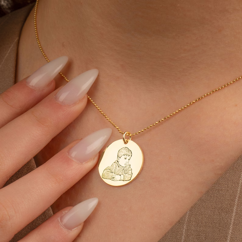 Luz Amor | Colar com foto no pingente | Banhado em Ouro 18K