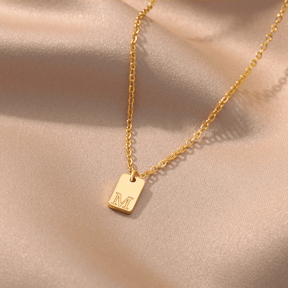 Colar Minimalista com Inicial - Banhado em Ouro 18k